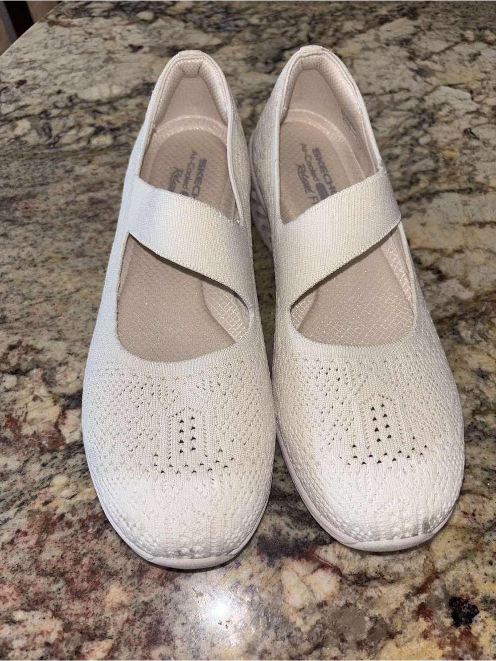 Skechers slip on shoes sz 9.5 EXCELLENT - Picture 5 of 7